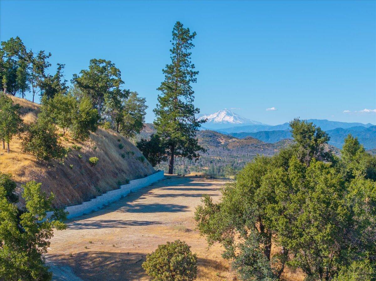 8450 Crown Way Redding, CA 96001 - Photo 3 of 9 3-Crown Way-18