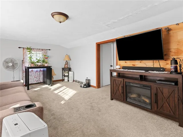 $375,000 | 57 Twin Lakes Avenue, Coventry, RI 02816