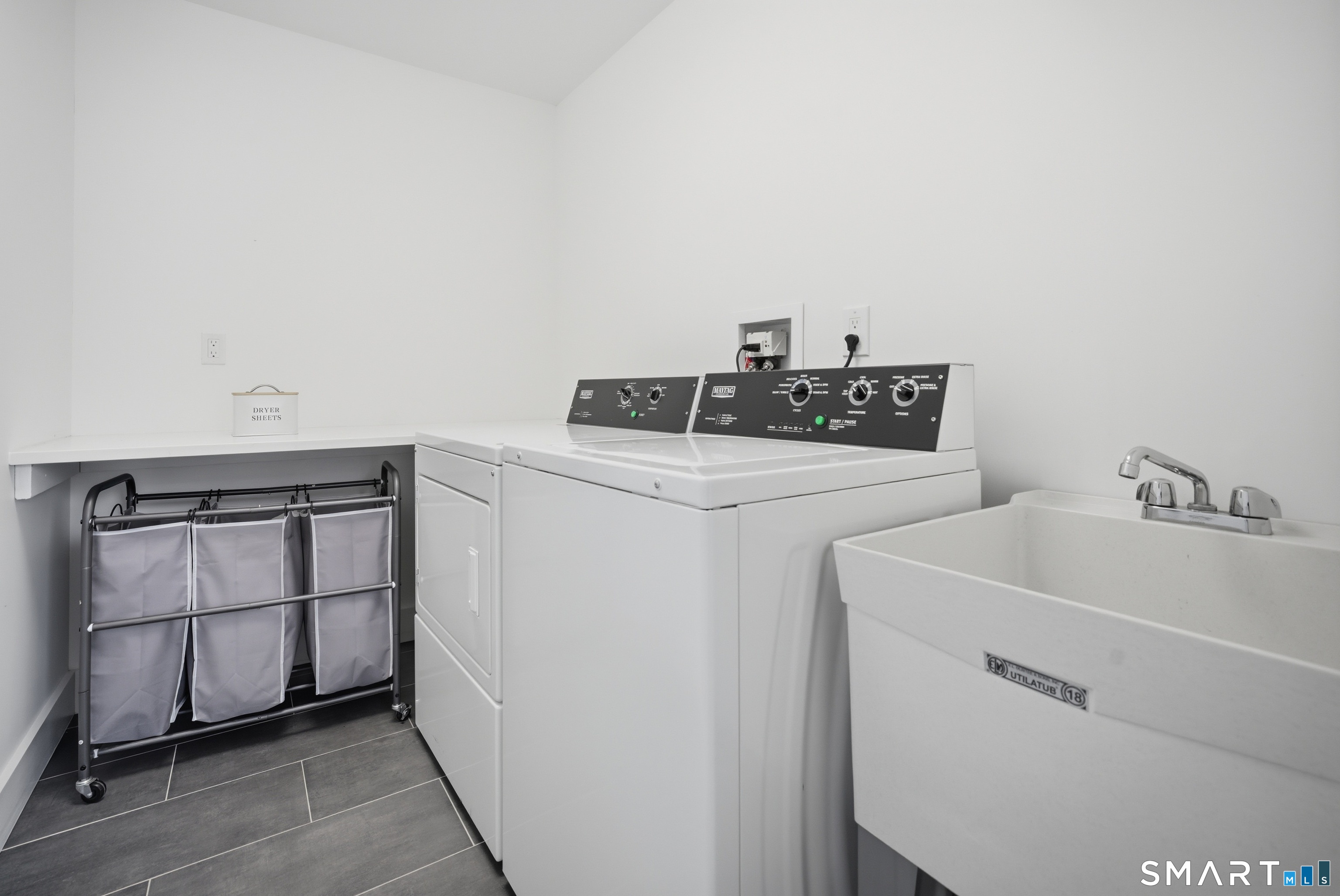 196 Robin Lane Fairfield, CT 06824 - Photo 30 of 37 a utility room with dryer and washer