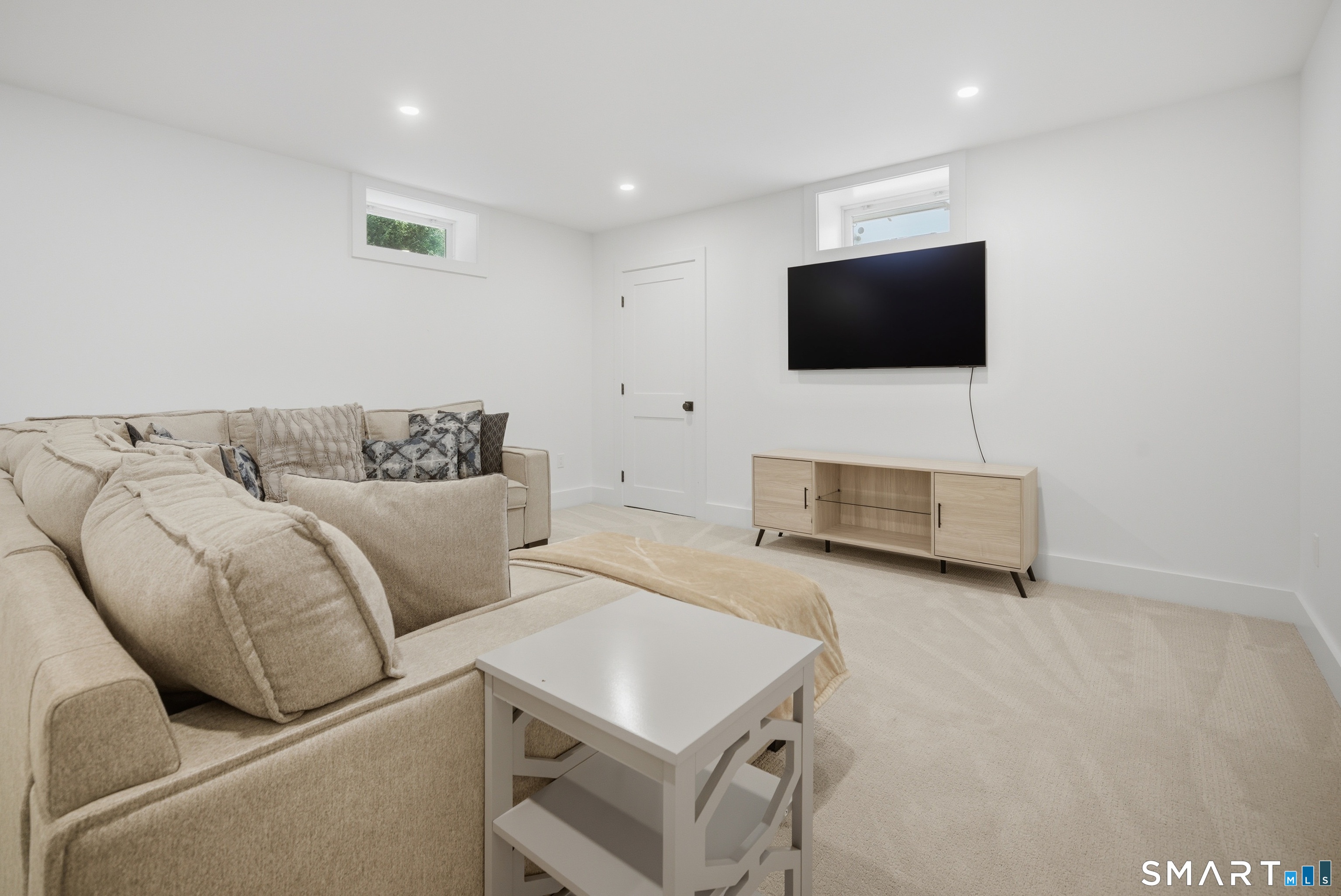 196 Robin Lane Fairfield, CT 06824 - Photo 31 of 37 a living room with furniture and a flat screen tv