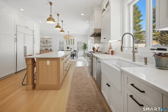 $1,629,000 | 196 Robin Lane, Fairfield, CT 06824