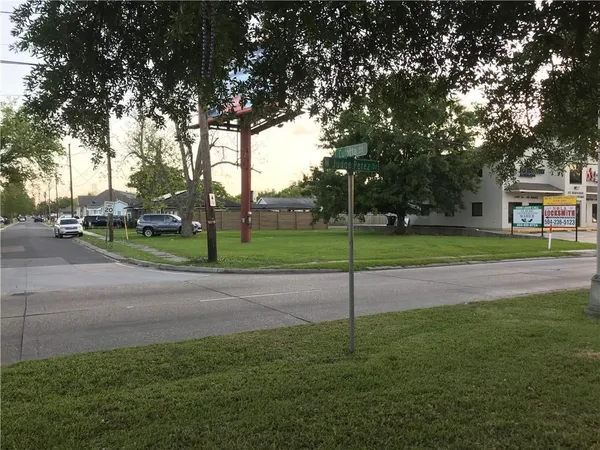 $180,000 | 904 West Judge Perez Drive, Chalmette, LA 70043