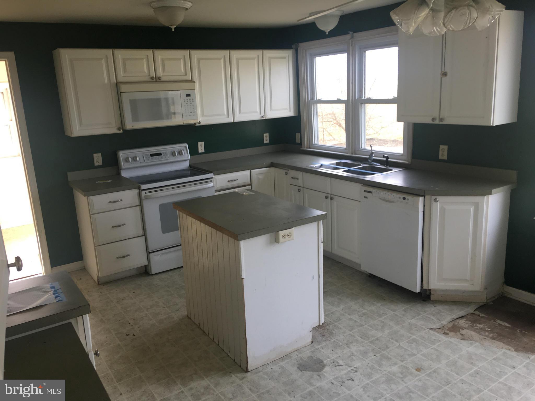 11008 Holly Road Ridgely, MD 21660 - Photo 3 of 10 Kitchen