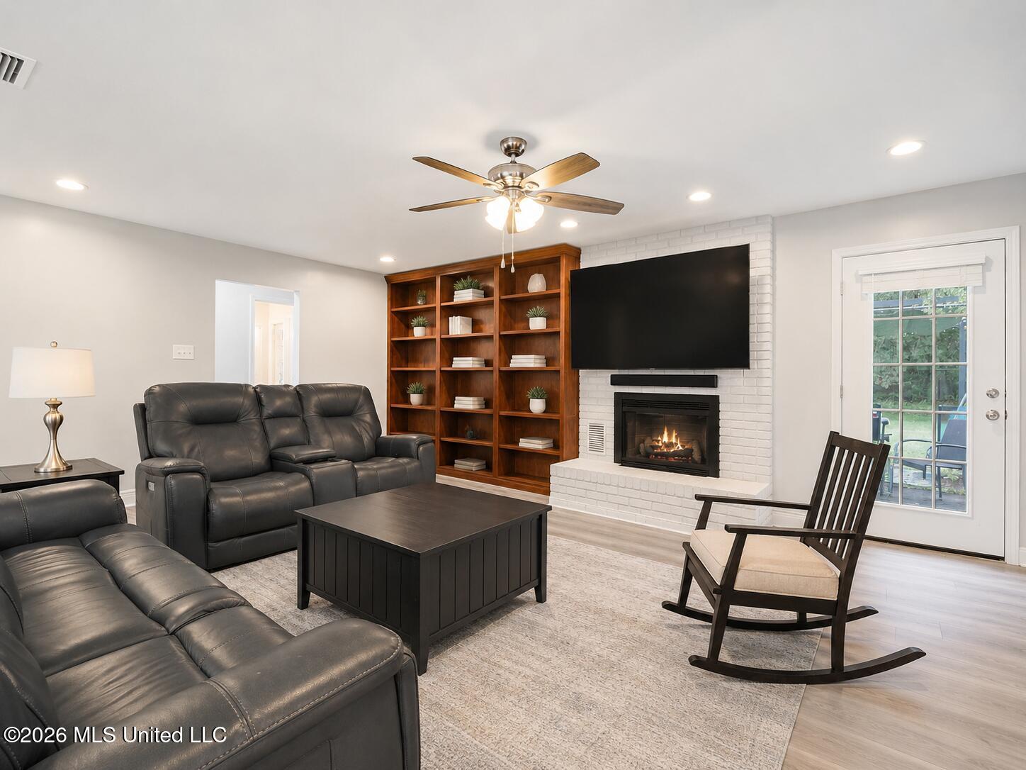 2416 Robertsdale Road Gautier, MS 39553 - Photo 5 of 27 Living Room