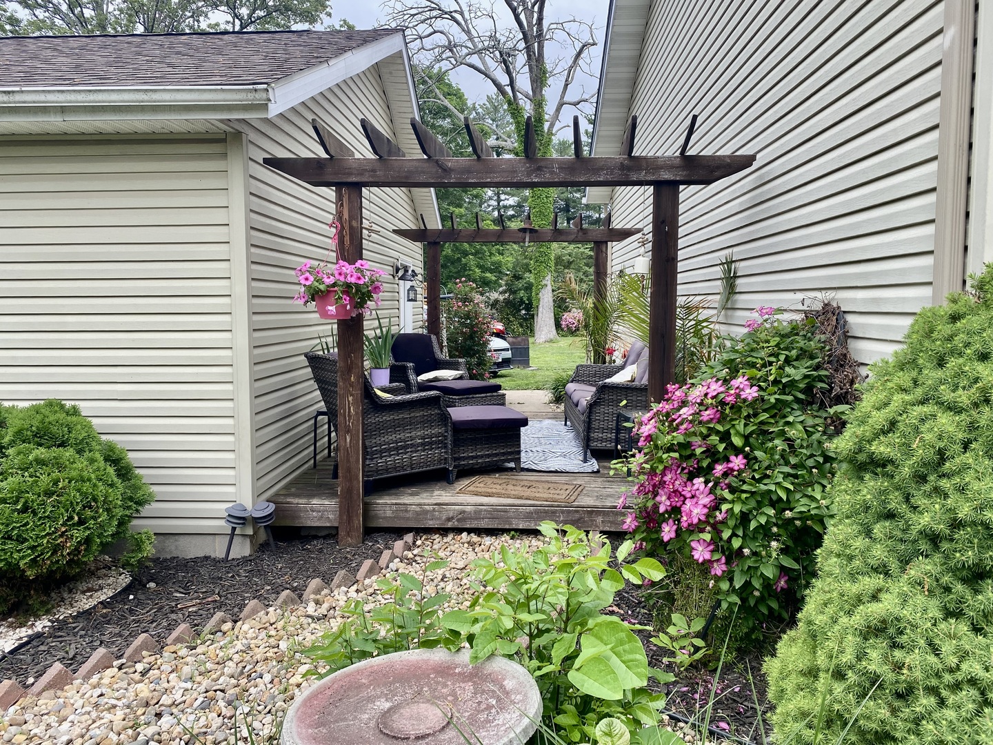 7645 Noltings Road Centralia, IL 62801 - Photo 3 of 18 a view of a patio with furniture and a garden