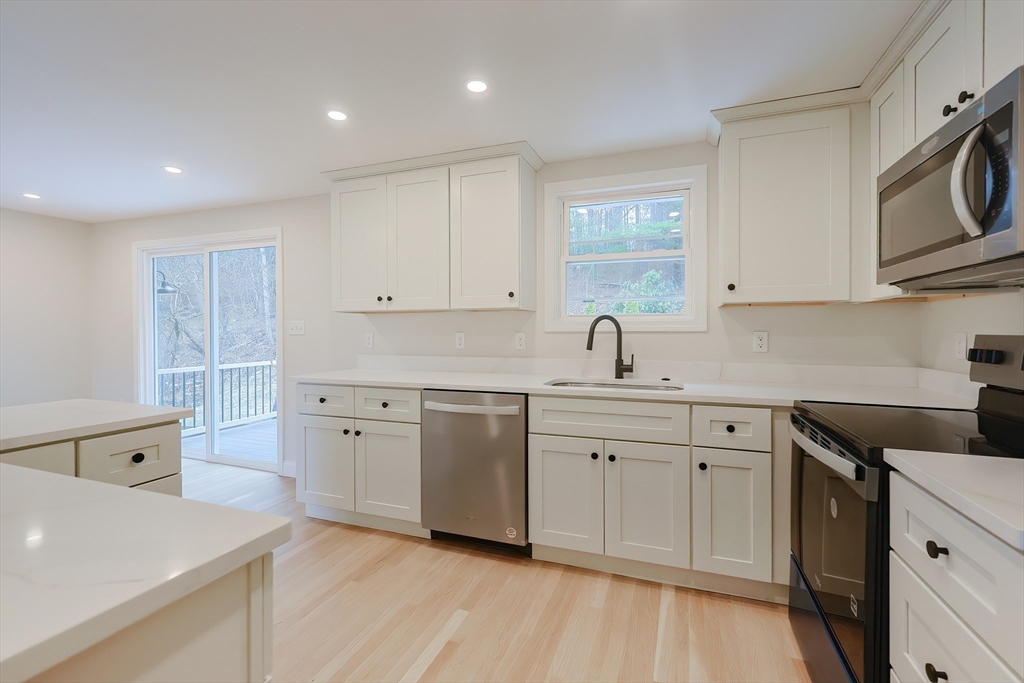 52 Sandini Road Marlborough, MA 01752 - Photo 3 of 23 Gallery Image 3