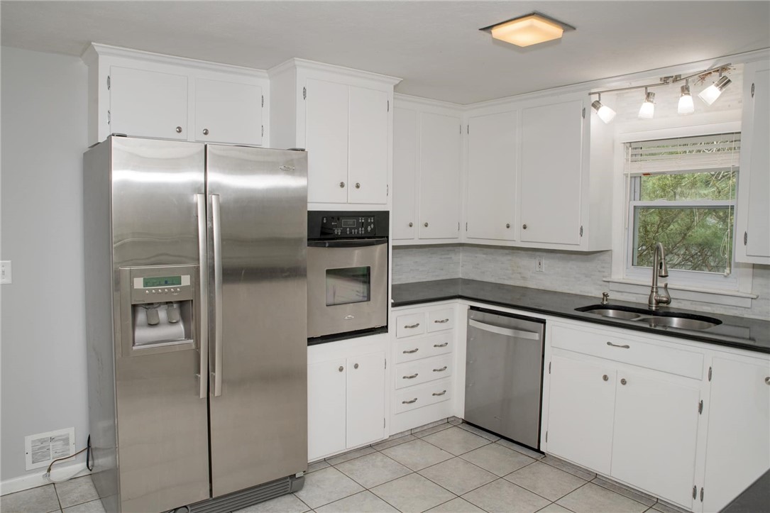 785 Centerville Road Warwick, RI 02886 - Photo 2 of 30