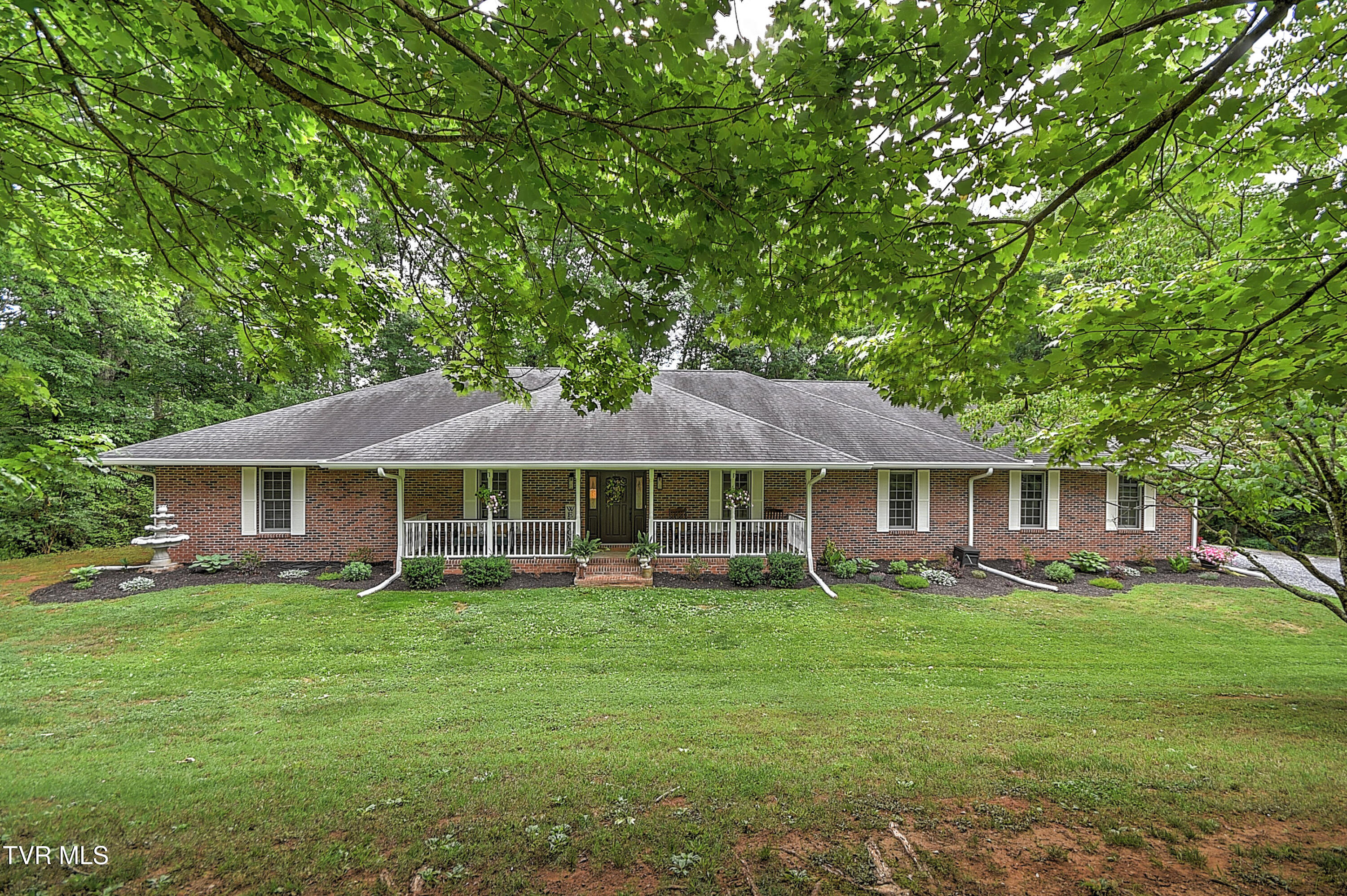 145 Zeb Grindstaff Road Elizabethton, TN 37643 - Photo 4 of 68 145 Zeb Grindstaff JV-2