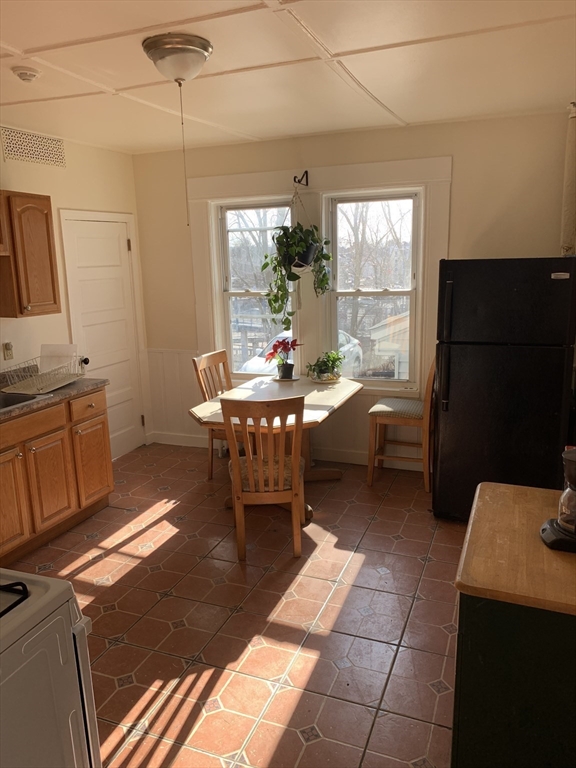 49 Holmes Street, Unit 2B Quincy, MA 02171 - Photo 2 of 6