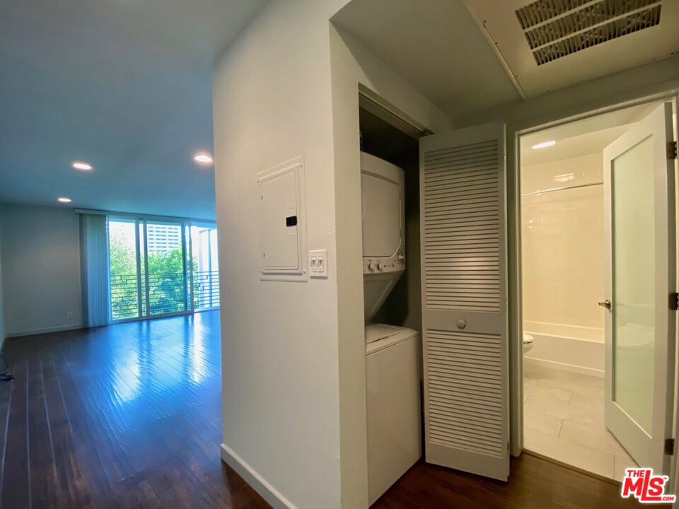 1920 Hillcrest Road, Unit 12 Los Angeles, CA 90068 - Photo 18 of 25 a view of hallway with wooden floor