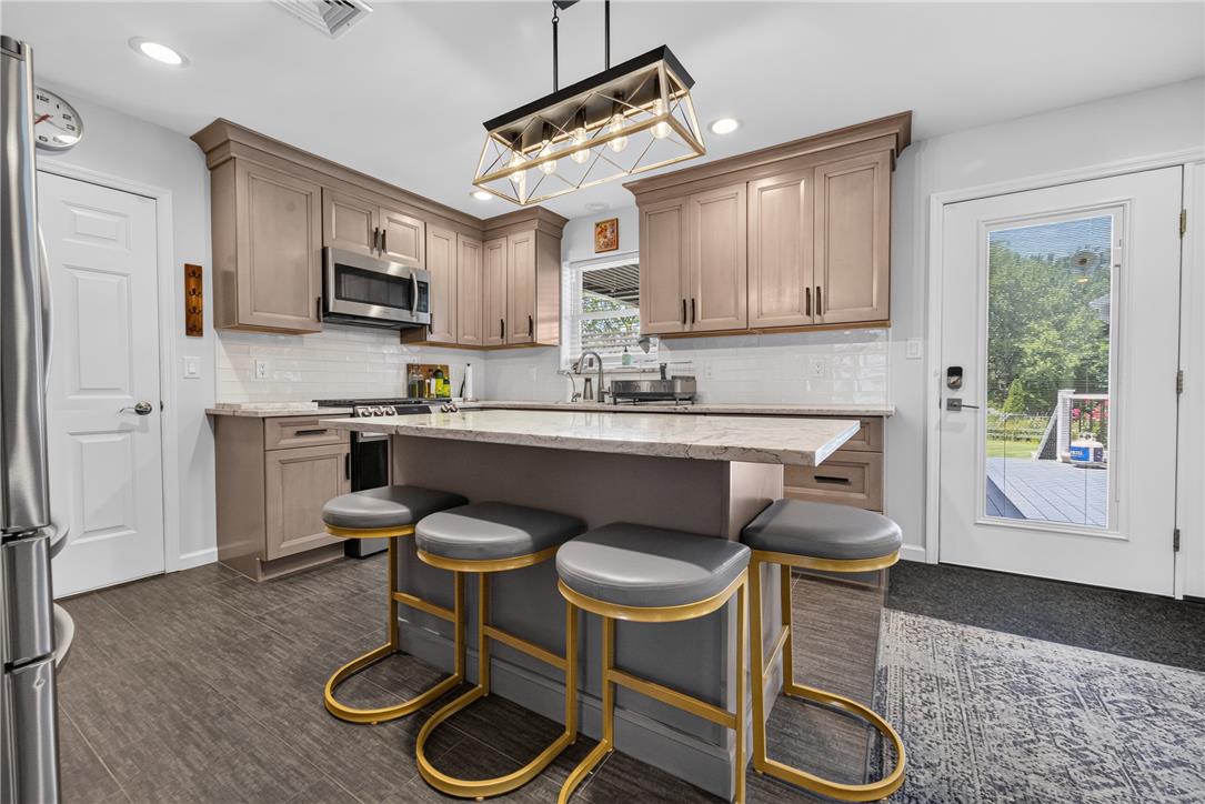 220 Pennbrook Road Stroudsburg, PA 18360 - Photo 11 of 60 Gleaming stainless steel appliances and a spacious island define this elegant and efficient cooking area.