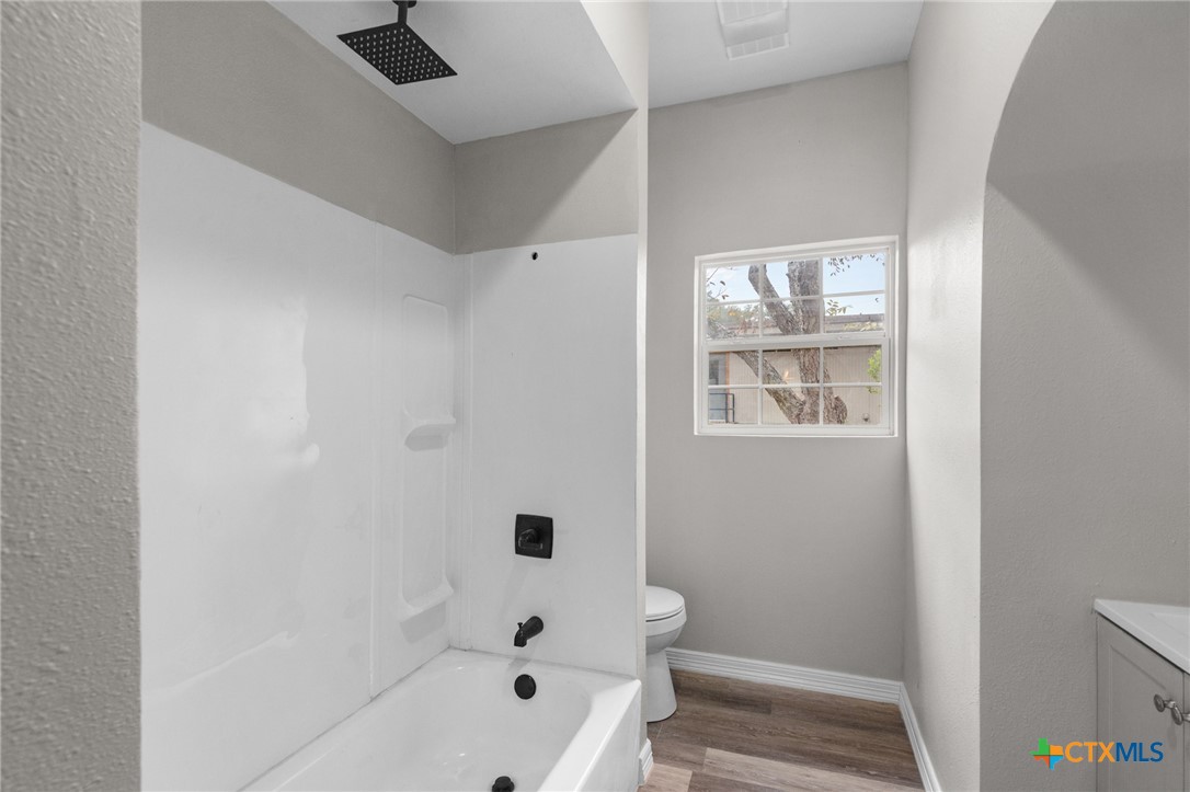 406 Hubbard Street Yoakum, TX 77995 - Photo 19 of 37 a bathroom with a bathtub and shower