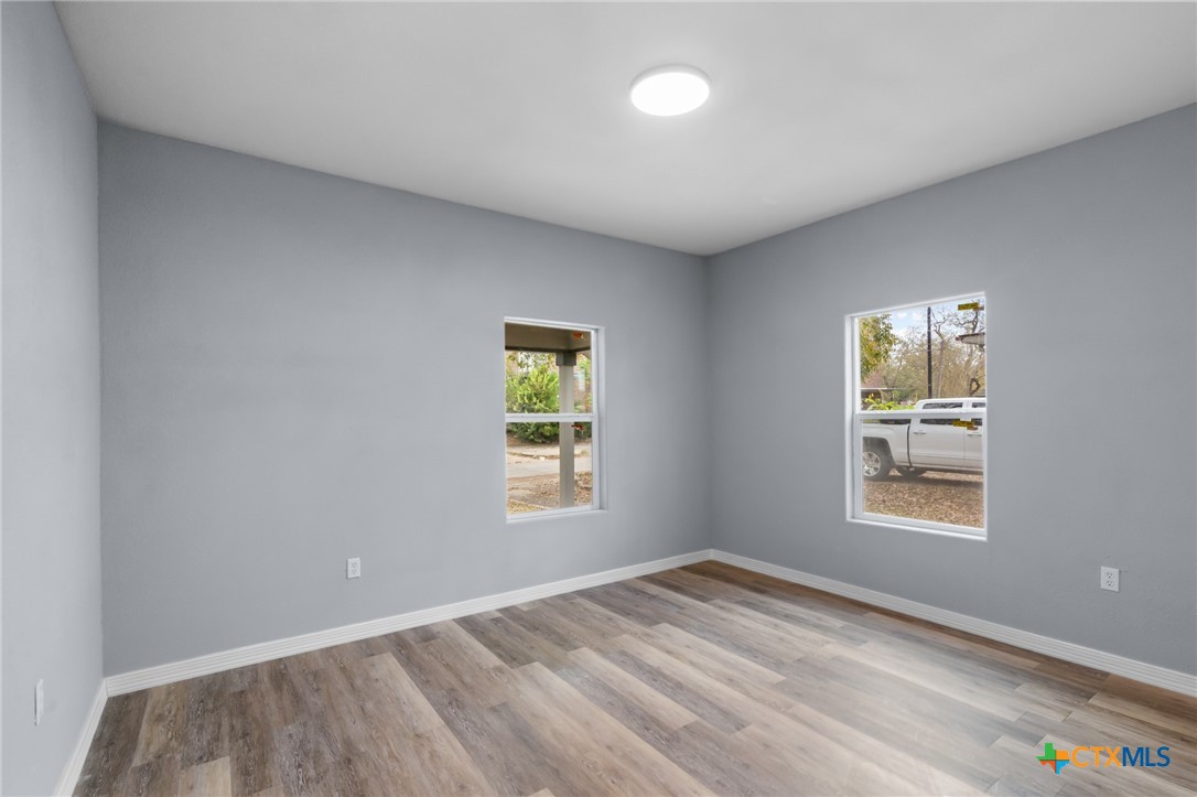 406 Hubbard Street Yoakum, TX 77995 - Photo 21 of 37 a view of empty room with windows