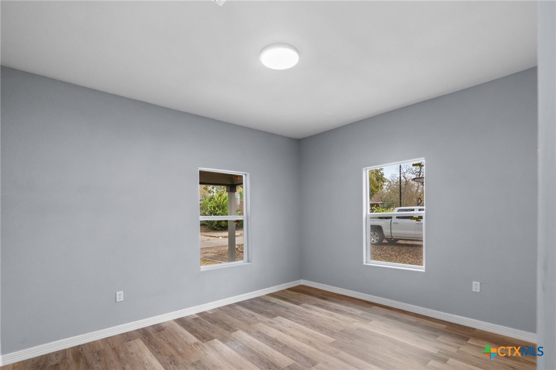 406 Hubbard Street Yoakum, TX 77995 - Photo 22 of 37 an empty room with windows