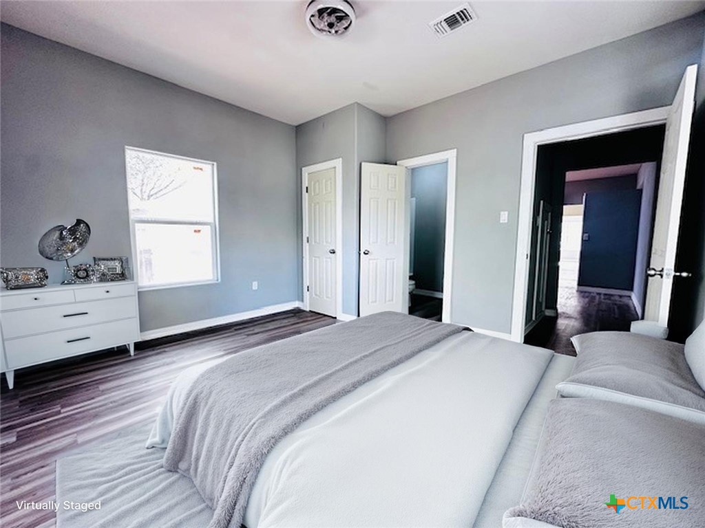 406 Hubbard Street Yoakum, TX 77995 - Photo 26 of 37 VIRTUALLY STAGED PRIMARY BEDROOM