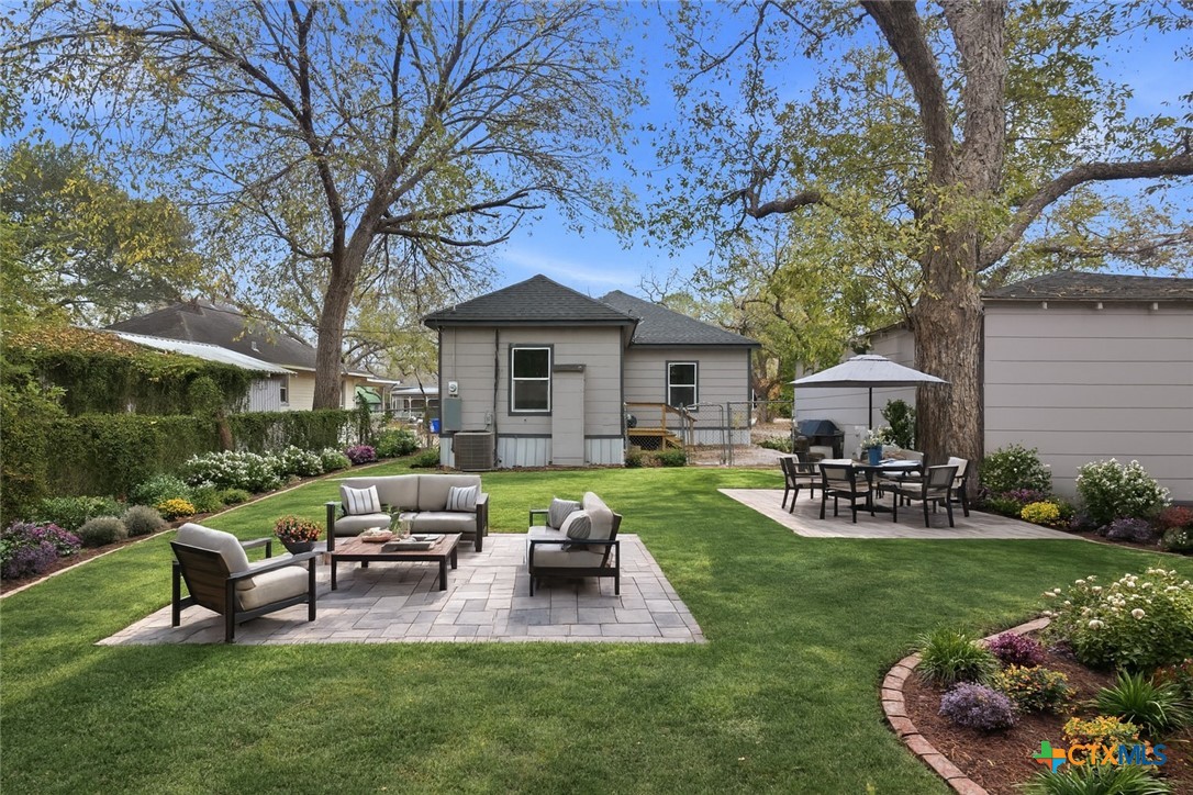 406 Hubbard Street Yoakum, TX 77995 - Photo 29 of 37