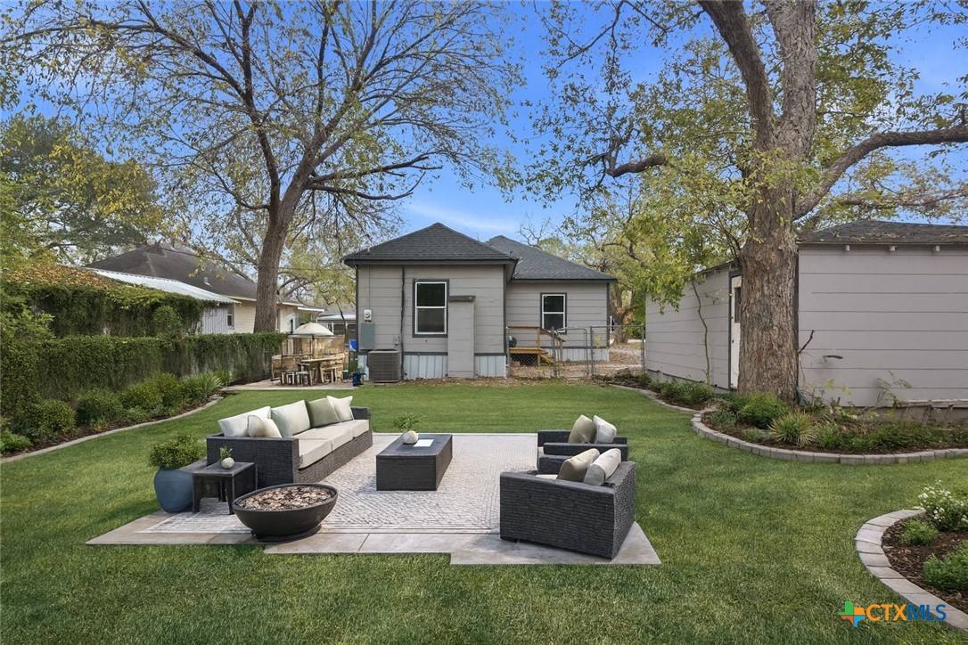 406 Hubbard Street Yoakum, TX 77995 - Photo 31 of 37