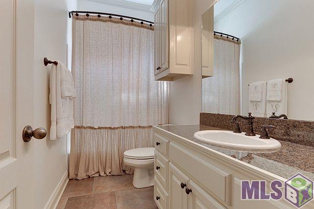 8630 Highcrest Drive Baton Rouge, LA 70809 - Photo 12 of 14 Hall Bathroom