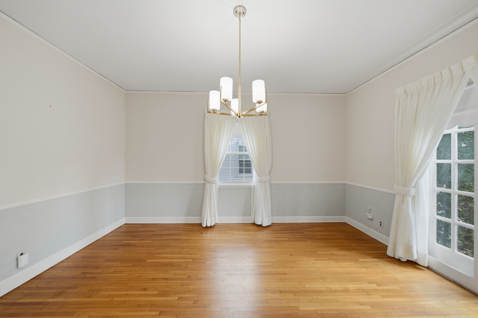 807 East Fellows Street Dixon, IL 61021 - Photo 19 of 31 an empty room with wooden floor and windows