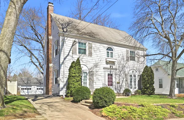 $334,900 | 807 East Fellows Street, Dixon, IL 61021