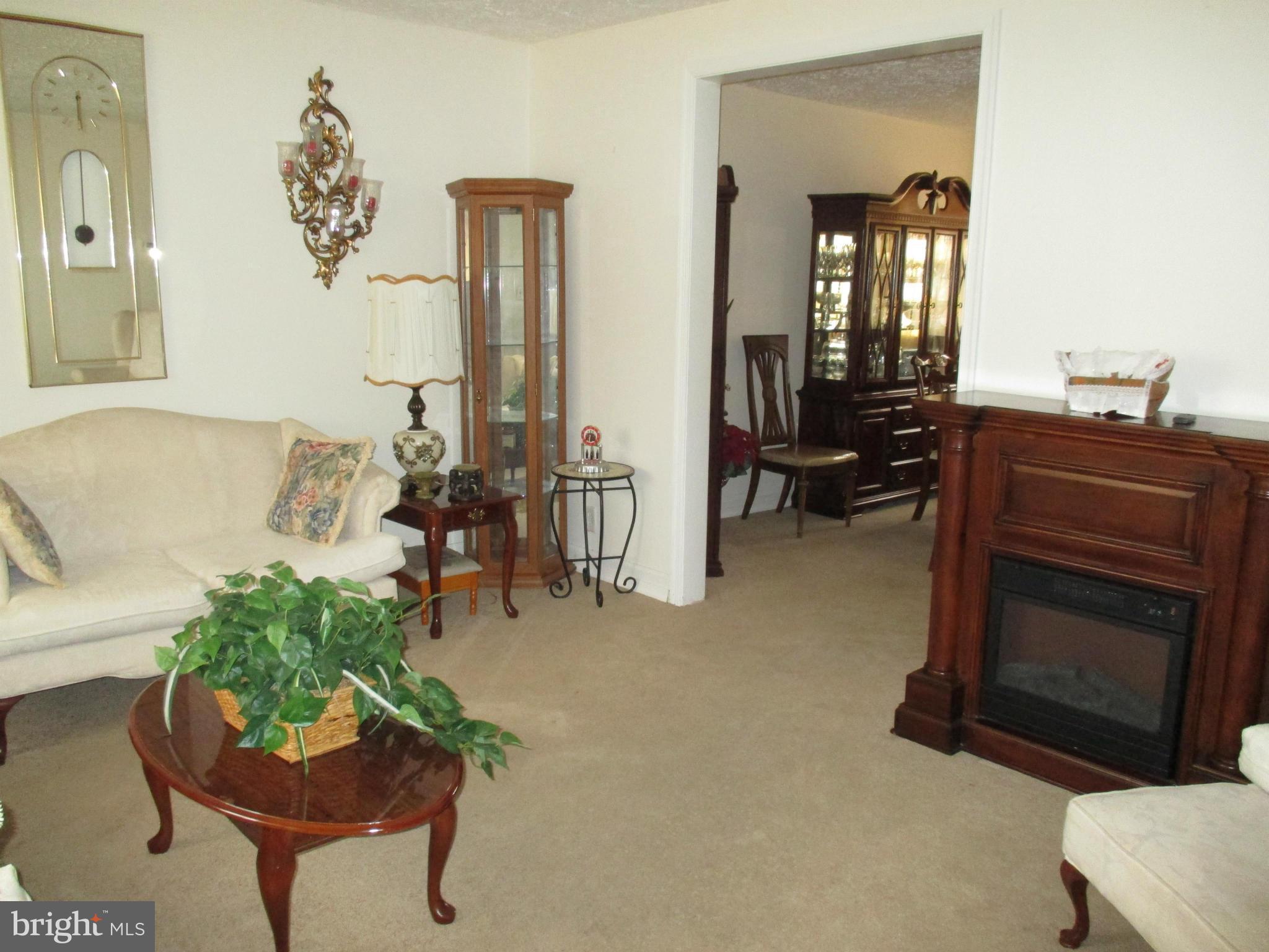 517 Coventry Road Baltimore, MD 21229 - Photo 2 of 18 Living Room