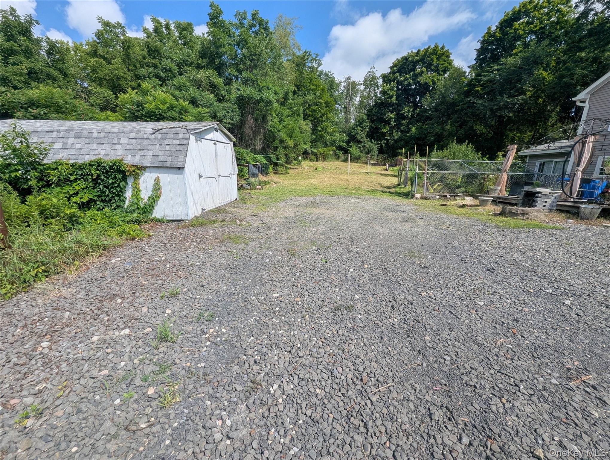 122 Castle High Road Middletown, NY 10940 - Photo 37 of 44 Garage and parking area