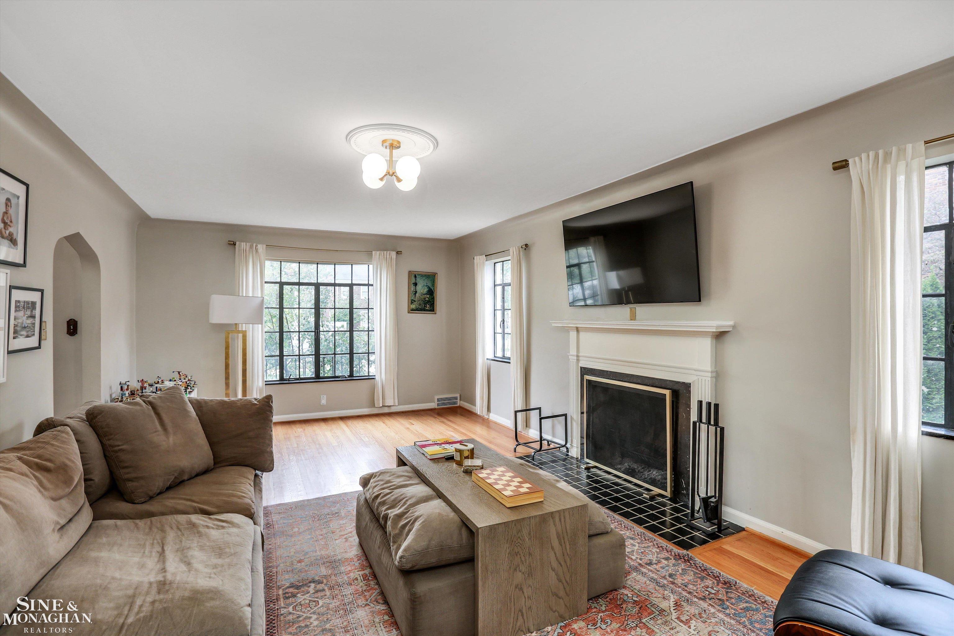 1204 Bishop Road Grosse Pointe, MI 48230 - Photo 5 of 47 50127152-4.JPG
