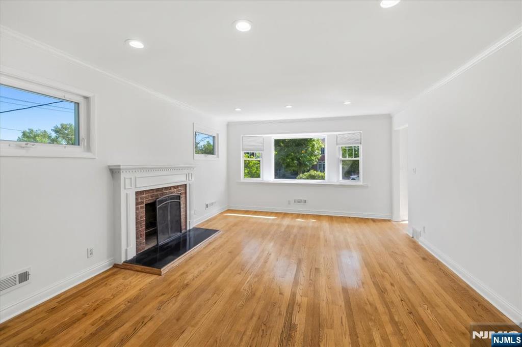 101 Pershing Road Englewood Cliffs, NJ 07632 - Photo 5 of 29