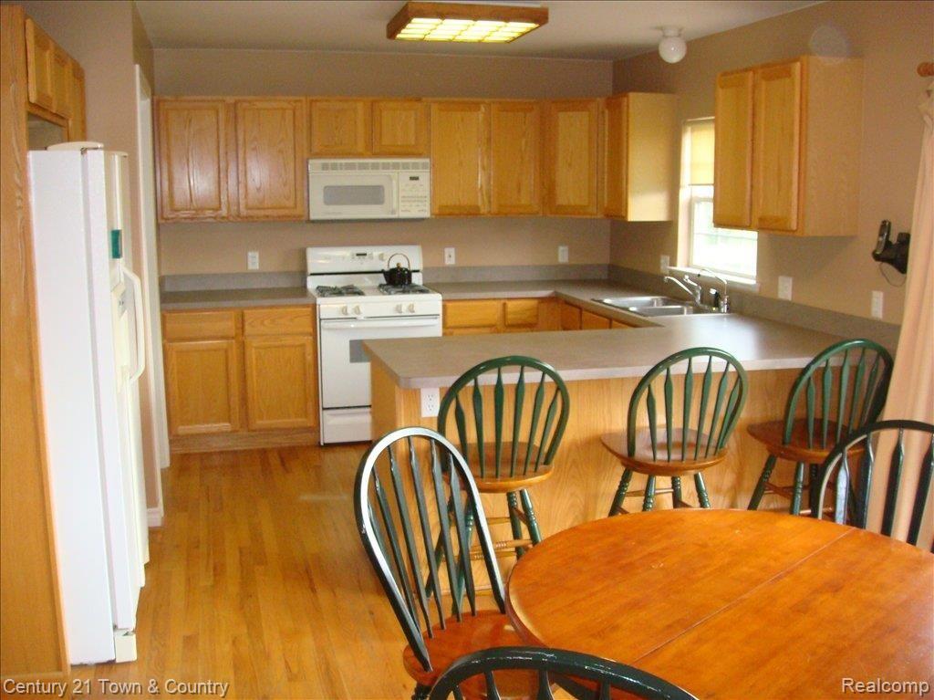 486 South Conklin Road Lake Orion, MI 48362 - Photo 3 of 21 1348