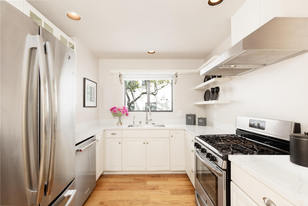 4358 Modoc Road, Unit J Santa Barbara, CA 93110 - Photo 4 of 16 5358_Modoc_J-1599