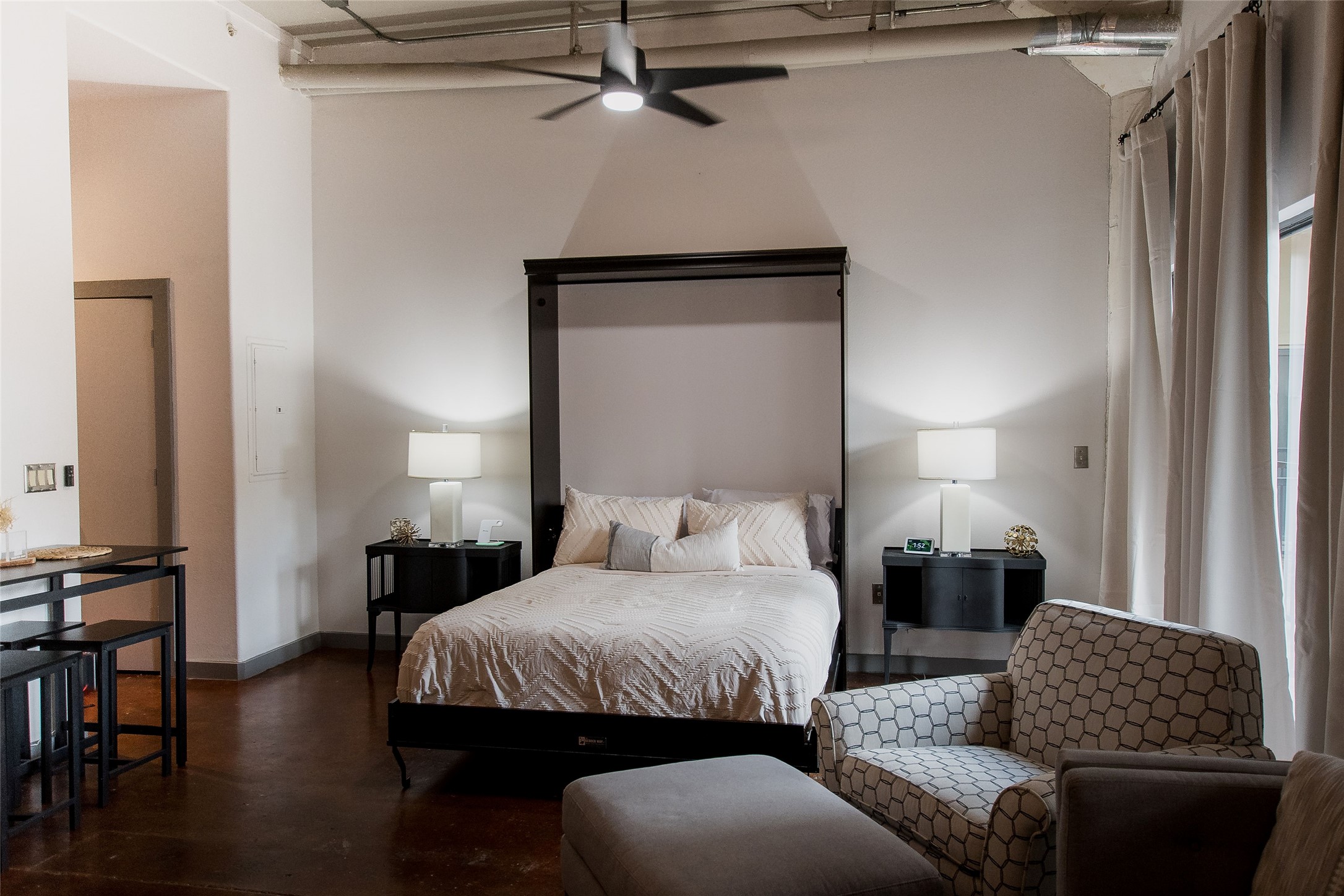 2205 McKinney Street, Unit 309 Houston, TX 77003 - Photo 7 of 14 a bedroom with furniture and a lamp