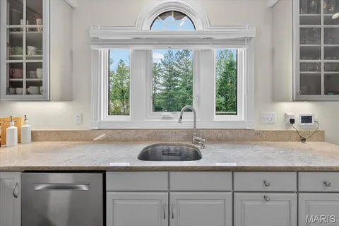 $1,249,000 | 367 Pine Bend Drive, Chesterfield, MO 63005