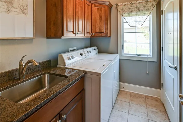 $799,900 | N35W23701 Auburn Court, Unit 1, Pewaukee, WI 53072