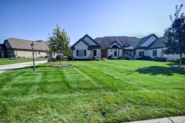 $799,900 | N35W23701 Auburn Court, Unit 1, Pewaukee, WI 53072