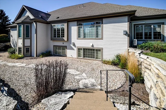 $799,900 | N35W23701 Auburn Court, Unit 1, Pewaukee, WI 53072