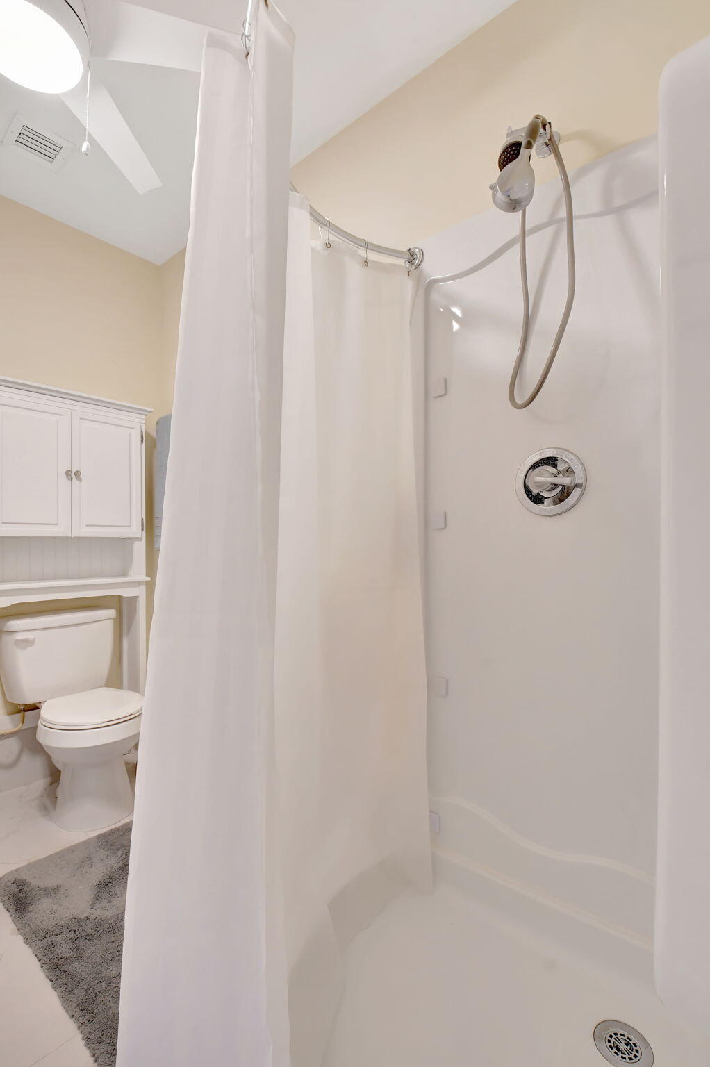 147 Oregon Lane Boca Raton, FL 33487 - Photo 54 of 83 Guest Bathroom 3