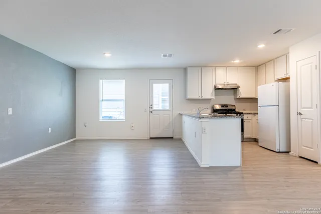 $1,350 | 4439 Zoe Pass, San Antonio, TX 78222