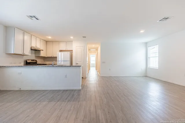 $1,350 | 4439 Zoe Pass, San Antonio, TX 78222