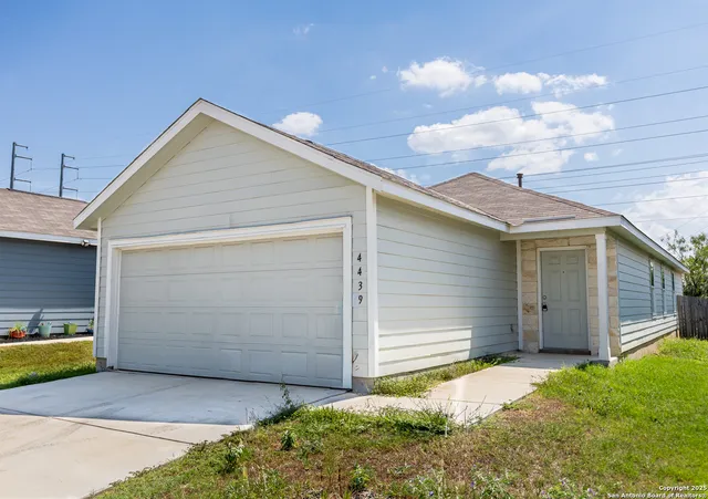 $1,350 | 4439 Zoe Pass, San Antonio, TX 78222
