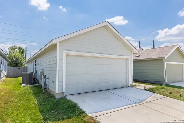 $1,350 | 4439 Zoe Pass, San Antonio, TX 78222
