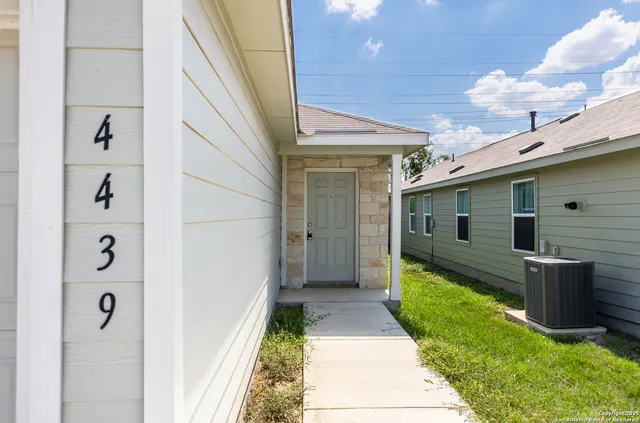 $1,350 | 4439 Zoe Pass, San Antonio, TX 78222