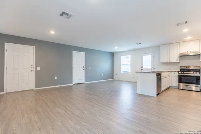 $1,350 | 4439 Zoe Pass, San Antonio, TX 78222