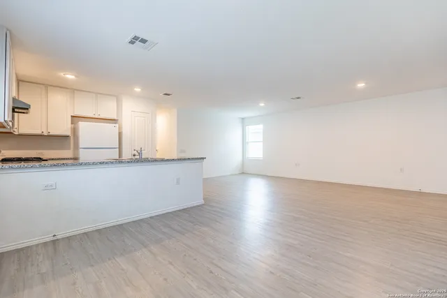 $1,350 | 4439 Zoe Pass, San Antonio, TX 78222