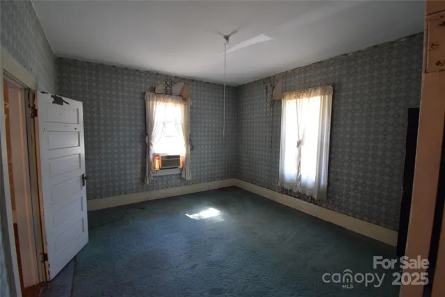 a view of empty room with windows