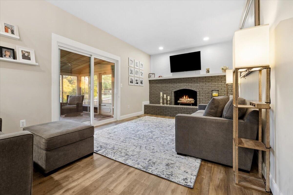 8572 Lee Road Brighton, MI 48116 - Photo 17 of 34 17-8572 Lee-81