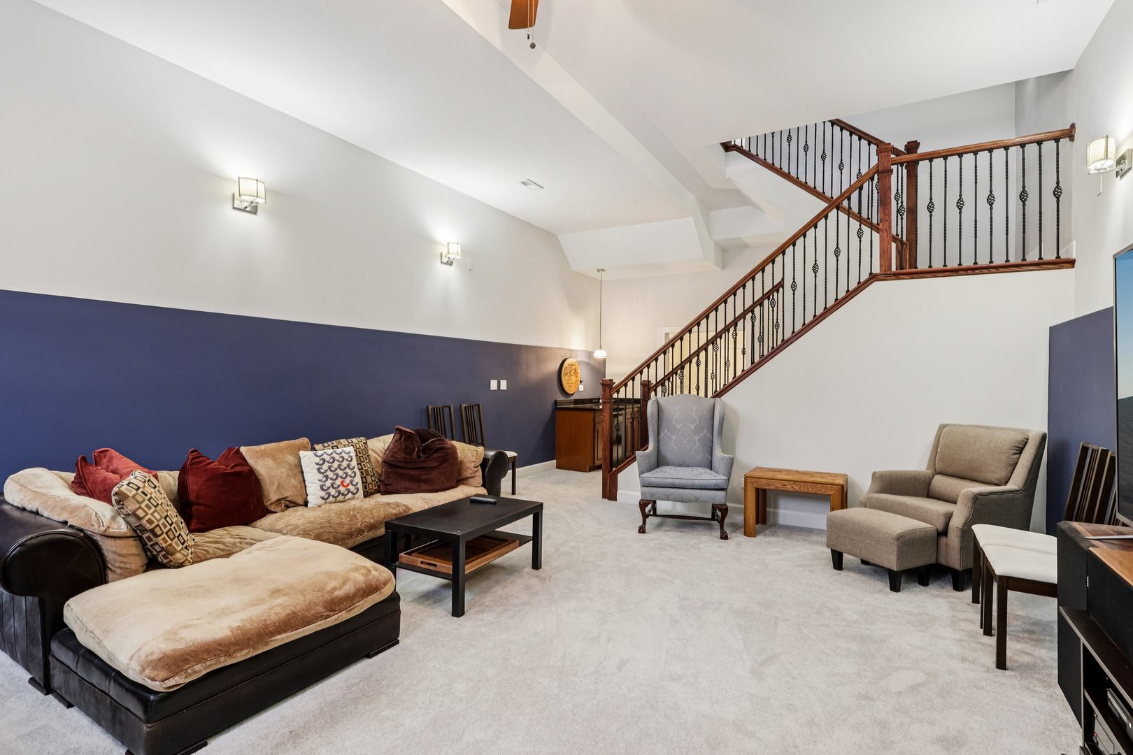 3137 North Spaulding Avenue Chicago, IL 60618 - Photo 25 of 42 a living room with furniture and a potted plant