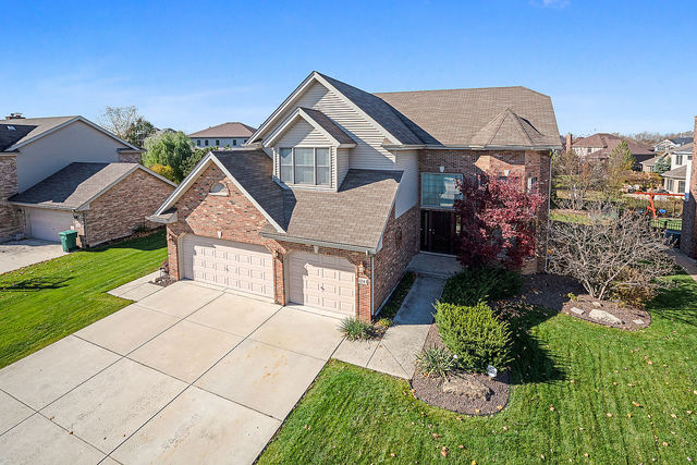 1241 Covington Drive Lemont, IL 60439 - Photo 4 of 33