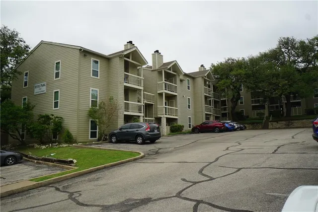 $1,500 | 114 East 31st Street, Unit 306, Austin, TX 78705