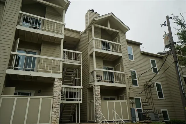$1,500 | 114 East 31st Street, Unit 306, Austin, TX 78705