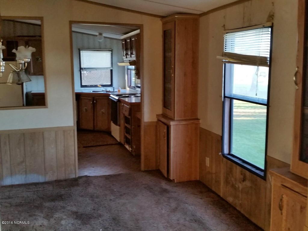 2444 McCaskey Road Williamston, NC 27892 - Photo 13 of 27 27 DINING